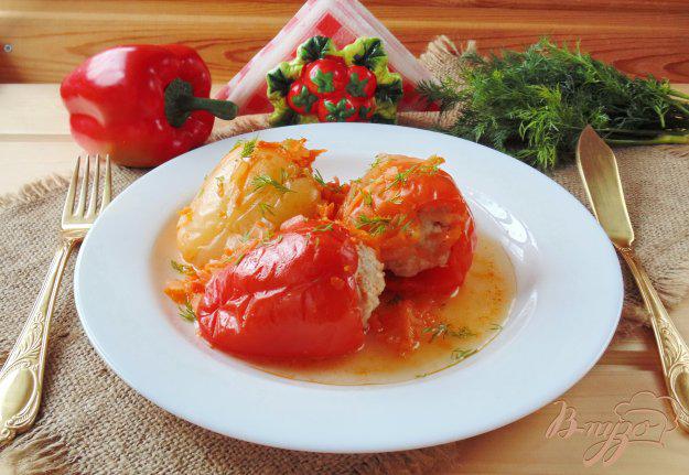 фото рецепта: Перец фаршированный мясом в морковно-томатном  соусе