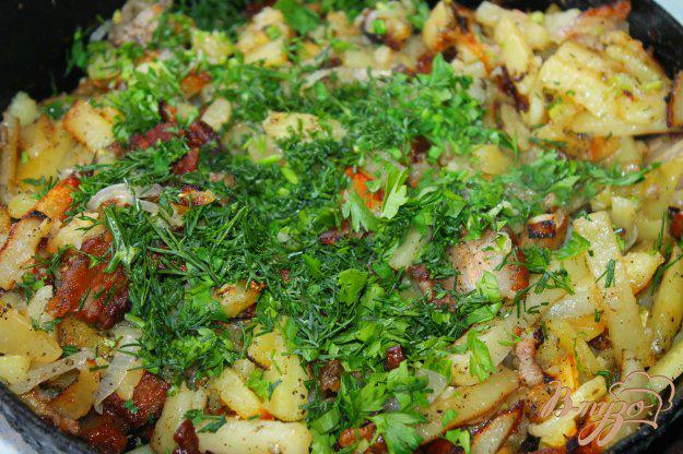 фото рецепта: Жаренный картофель с кабачками и салом с прорезью