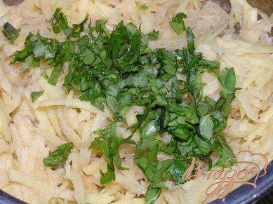 Фото приготовление рецепта: Картофельная запеканка с сыром и зеленью шаг №1
