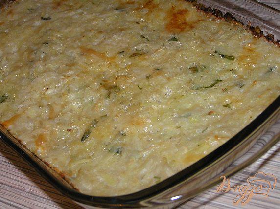 Фото приготовление рецепта: Картофельная запеканка с сыром и зеленью шаг №4