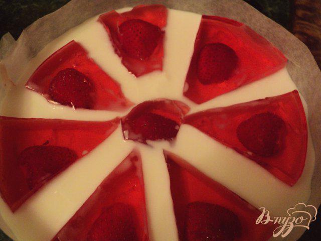 Фото приготовление рецепта: Торт «Красное и белое» шаг №12