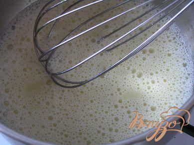 Фото приготовление рецепта: Ванильный десерт с бисквитом шаг №1