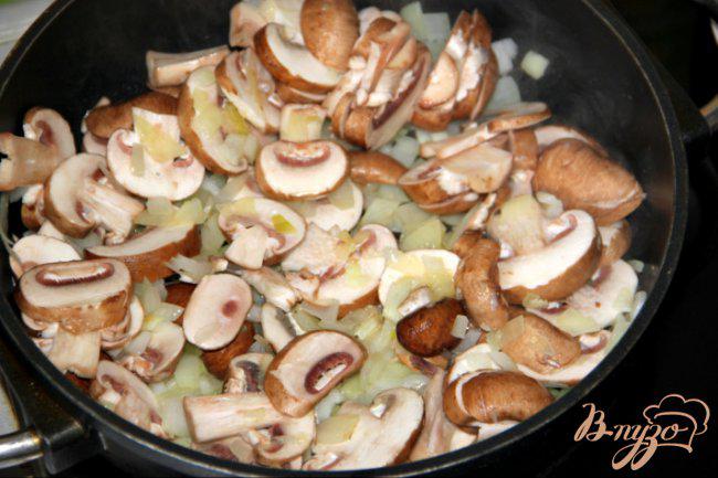 Фото приготовление рецепта: Гороховый гратин с грибами и ветчиной шаг №2
