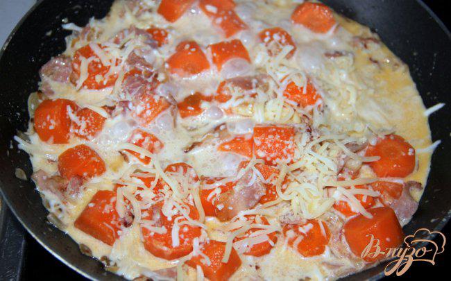 Фото приготовление рецепта: Морковка под соусом Карбонара шаг №3