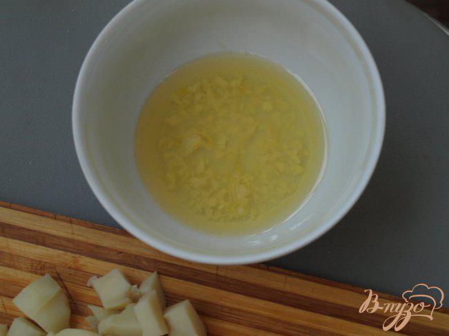 Фото приготовление рецепта: Салат с сёмгой и картофелем шаг №2