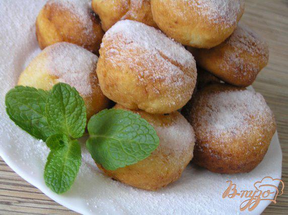 Фото приготовление рецепта: Творожные пончики с лимоном шаг №5