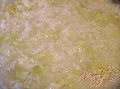 Фото приготовление рецепта: Капуста с рисом и базиликом шаг №2