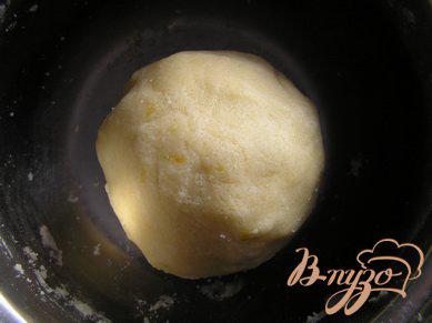 Фото приготовление рецепта: Песочное печенье с ароматом лимона шаг №2