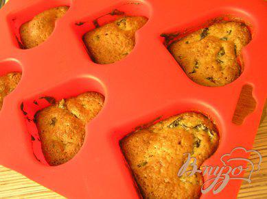 Фото приготовление рецепта: Кексы с черносливом и миндальной мукой от Ги Жедда шаг №7