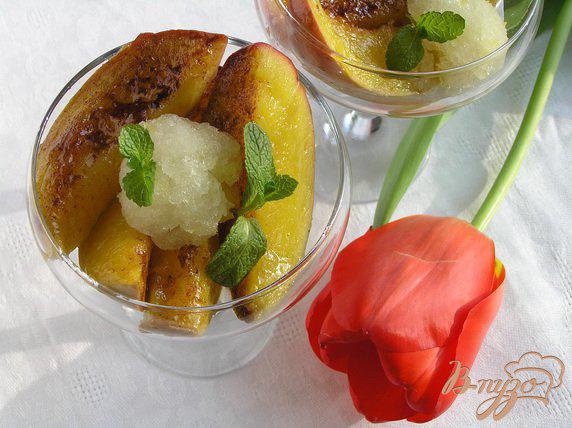 Фото приготовление рецепта: Печеное манго с корицей и мороженым шаг №3