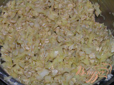 Фото приготовление рецепта: Котлеты из картофеля и овсянки с базиликом шаг №4