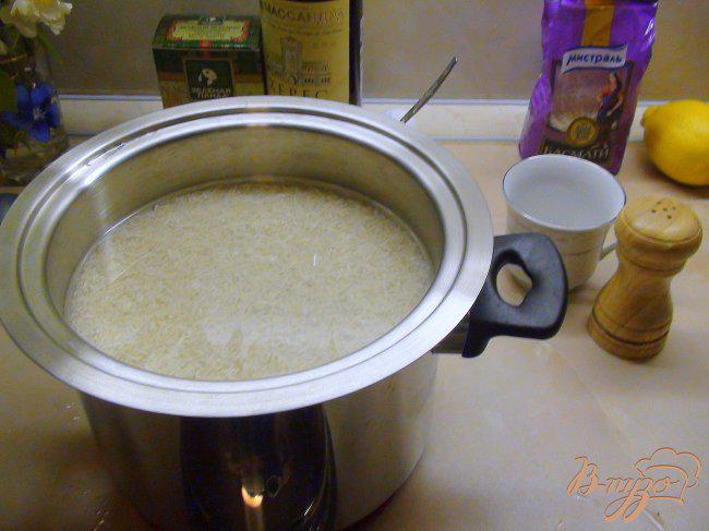 Фото приготовление рецепта: Креветки и рис, приготовленные на пару с жасминовым соусом. шаг №2
