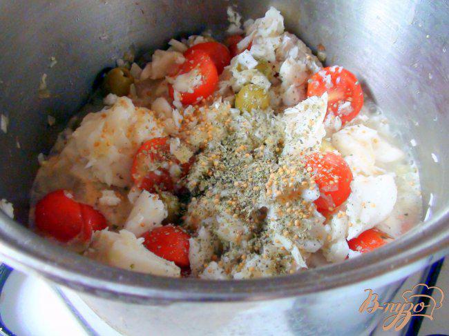 Фото приготовление рецепта: Букатини с рыбным рагу. Паста с рыбным соусом. шаг №2