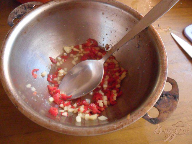 Фото приготовление рецепта: Котлеты из лосося с кремом васаби и салатом из огурцов шаг №3