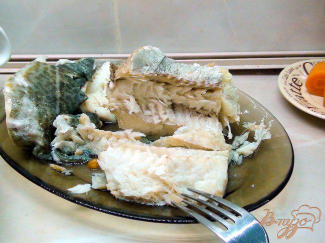 Фото приготовление рецепта: Салат рыбный с отварной морковкой и сельдерем. шаг №1