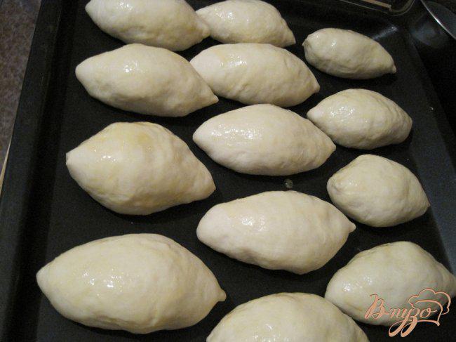 Фото приготовление рецепта: Пироги с картофельно-печеночной начинкой. шаг №8