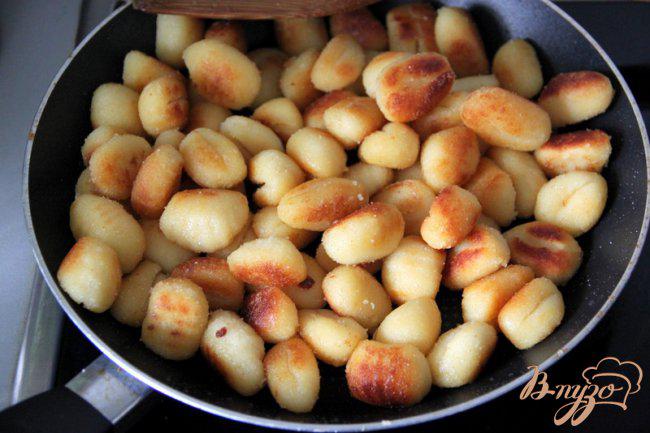 Фото приготовление рецепта: Салат Gnocchi - «Caprese» шаг №1