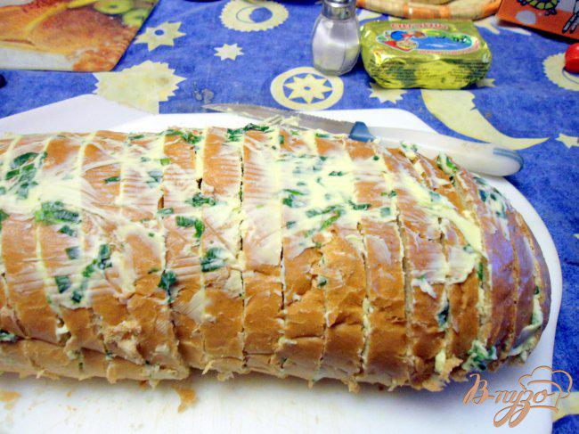 Фото приготовление рецепта: Хлеб, запечённый с ароматным маслом. шаг №4