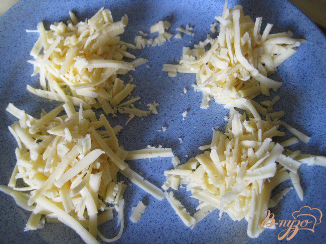 Фото приготовление рецепта: Мясные шарики с сырной и грибной начинкой. шаг №3