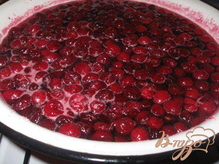 Фото приготовление рецепта: Варенье вишневое без косточек шаг №5