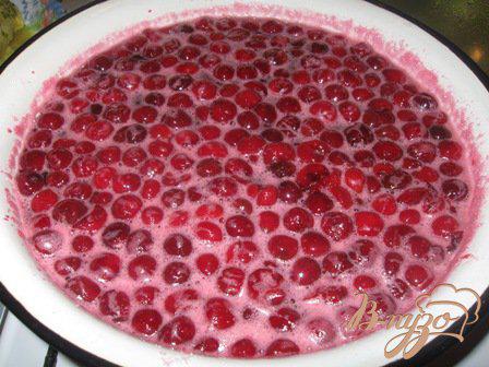 Фото приготовление рецепта: Варенье вишневое без косточек шаг №4