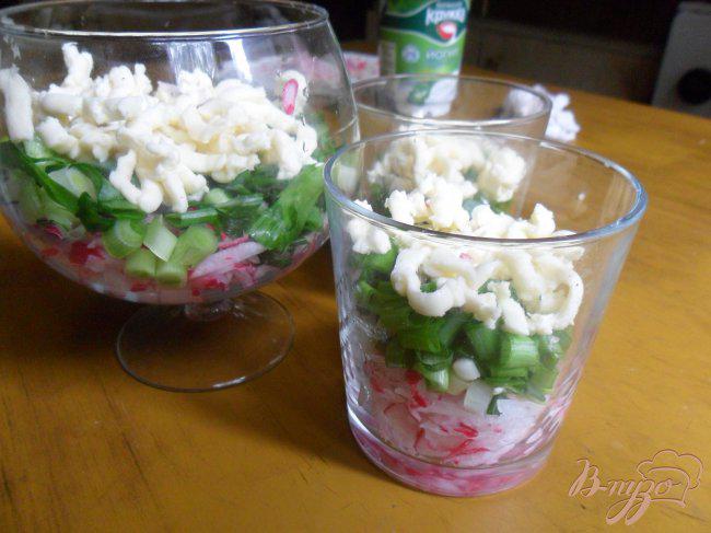Фото приготовление рецепта: Салат из редиса «Июнь» шаг №3