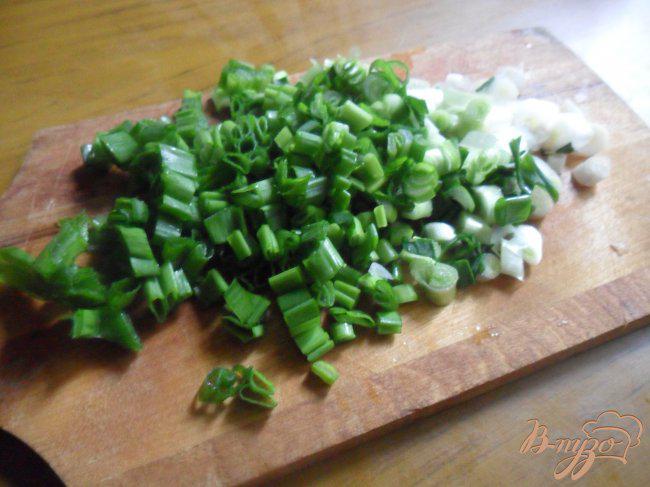 Фото приготовление рецепта: Салат из редиса «Июнь» шаг №2