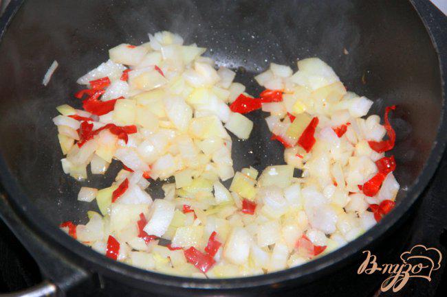 Фото приготовление рецепта: Острый фасолевый суп с  Chorizo шаг №1