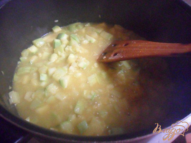 Фото приготовление рецепта: Кабачковый суп - пюре шаг №4