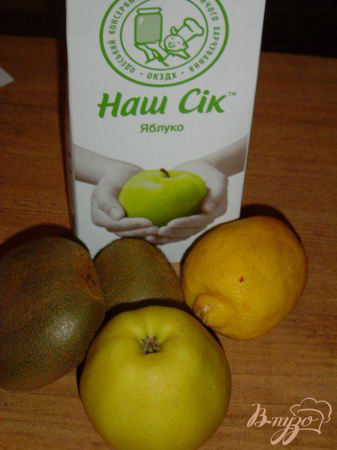 Фото приготовление рецепта: Смузи из киви, яблока и лимона шаг №1