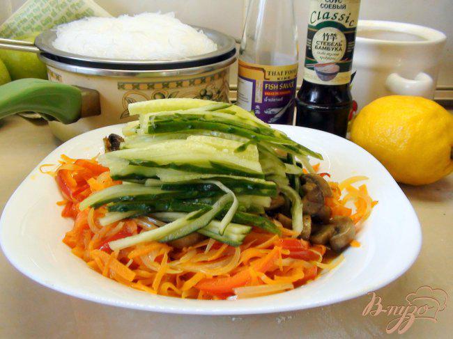 Фото приготовление рецепта: Фунцоза с овощами и тунцом. шаг №4