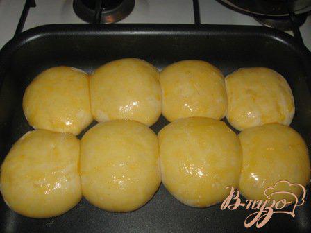Фото приготовление рецепта: Пирожки с изюмом на кефире шаг №3