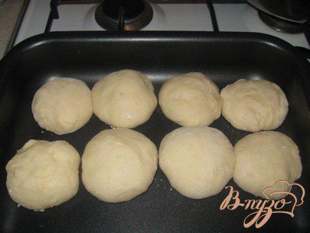 Фото приготовление рецепта: Пирожки с изюмом на кефире шаг №1