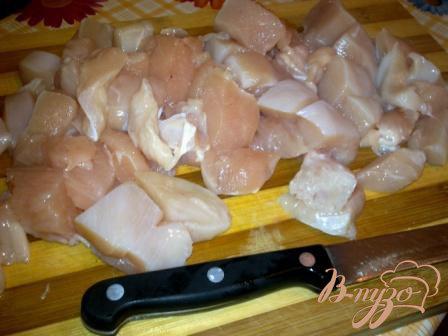Фото приготовление рецепта: Курица тушеная с кабачками и сельдереем шаг №1
