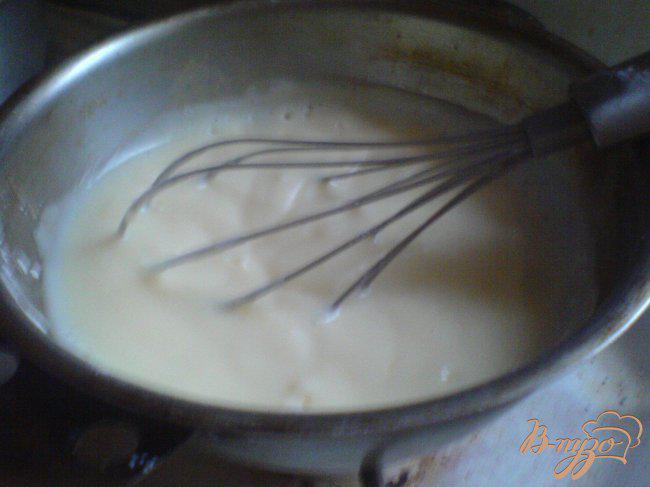 Фото приготовление рецепта: Лимонные капкейки с заварным кремом шаг №4
