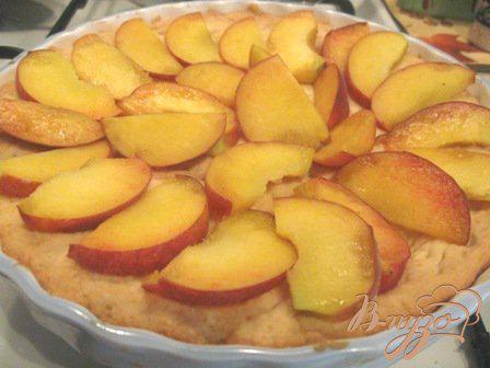 Фото приготовление рецепта: Пирог с персиками «Дар лета» шаг №3