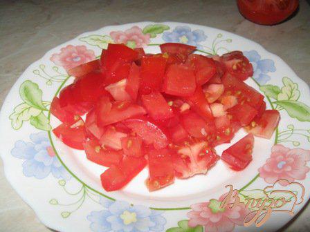 Фото приготовление рецепта: Салат из ветчины, сыра и помидор «Хит» шаг №4