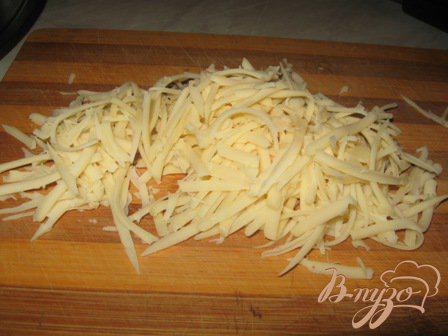 Фото приготовление рецепта: Салат из ветчины, сыра и помидор «Хит» шаг №3