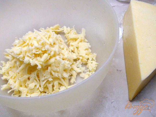 Фото приготовление рецепта: Сырный салат с ветчиной. шаг №1
