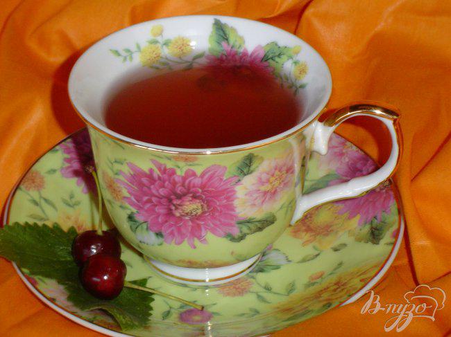Фото приготовление рецепта: Чай зеленый с персиком, вишней и мятой шаг №3