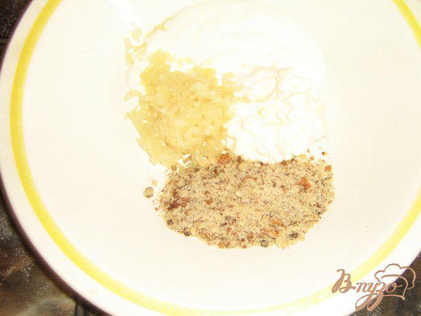 Фото приготовление рецепта: Цуккини (кабачки) с сыром и грецкими орехами шаг №3