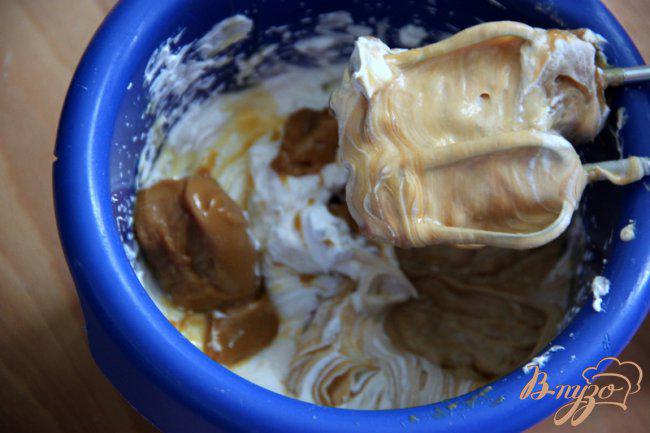 Фото приготовление рецепта: Карамельное мороженое а-ля  «Glasses» шаг №2