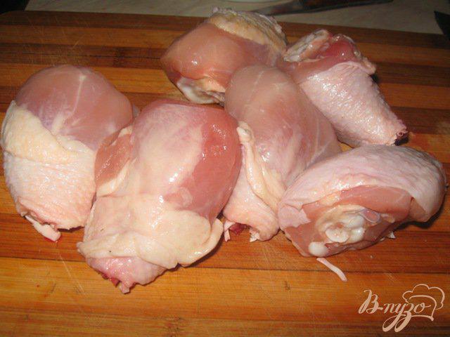 Фото приготовление рецепта: Сочная и нежная курица в пиве шаг №1