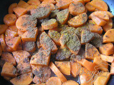 Фото приготовление рецепта: Суп-пюре из чечевицы с морковью шаг №3