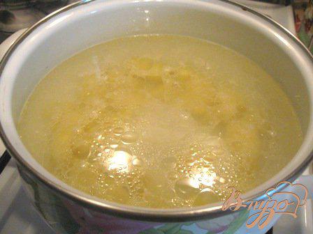 Фото приготовление рецепта: Суп с сырными клецками и овощами шаг №1