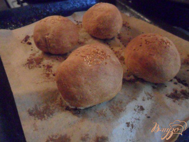 Фото приготовление рецепта: Хлебные булочки с цельнозерновой мукой шаг №7