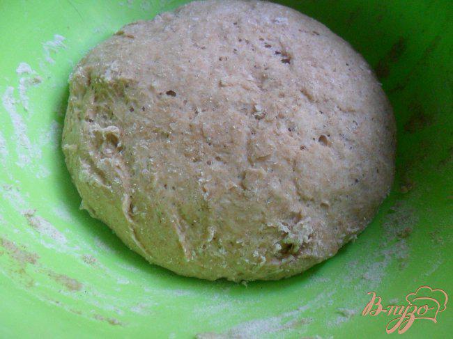 Фото приготовление рецепта: Хлебные булочки с цельнозерновой мукой шаг №5