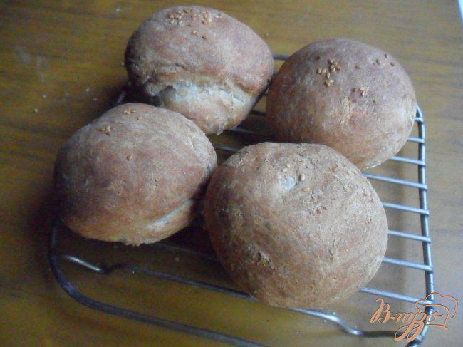 Фото приготовление рецепта: Хлебные булочки с цельнозерновой мукой шаг №8