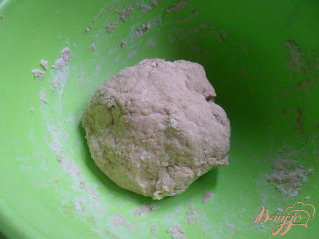 Фото приготовление рецепта: Хлебные булочки с цельнозерновой мукой шаг №4