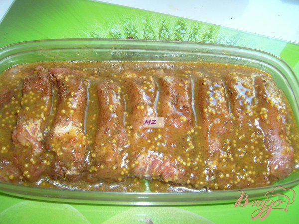 Фото приготовление рецепта: Свинина запеченная в рукаве с соусом из лука порея и чернослива шаг №3